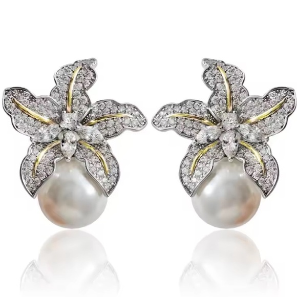 Pearl Flower Elegant Silver Crystal Earrings - Picture 4 of 9